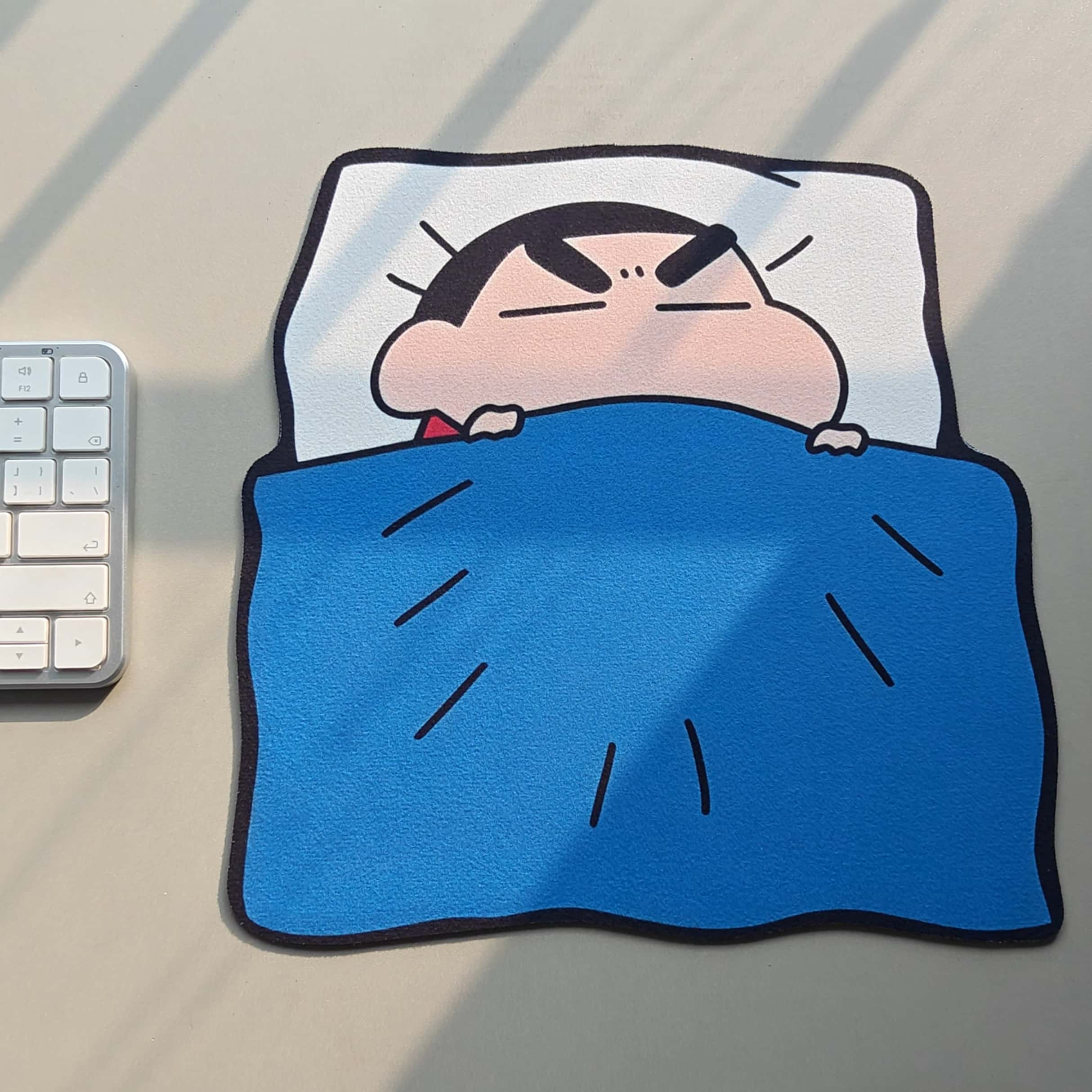 HOT Sale Cute Crayon Shinchan  - Office Furniture Table 评论和价格